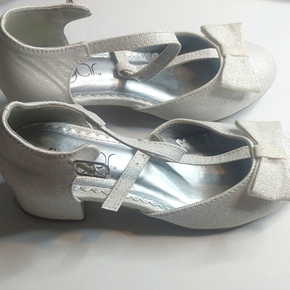 Girls Silver Glitter Heeled Girls Dress Shoe Size 13 with T-Strap and Bow.